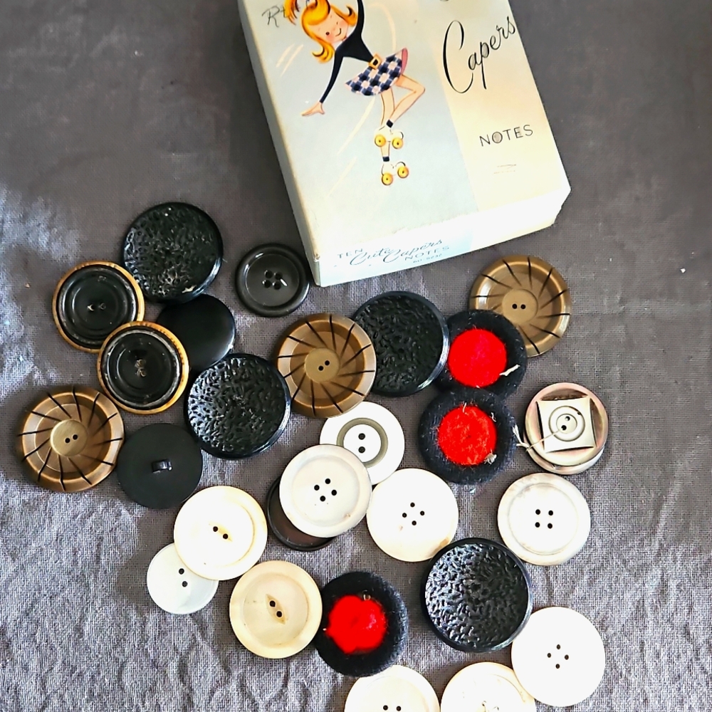 Antique XL Button Lot In Sweet Vintage Box